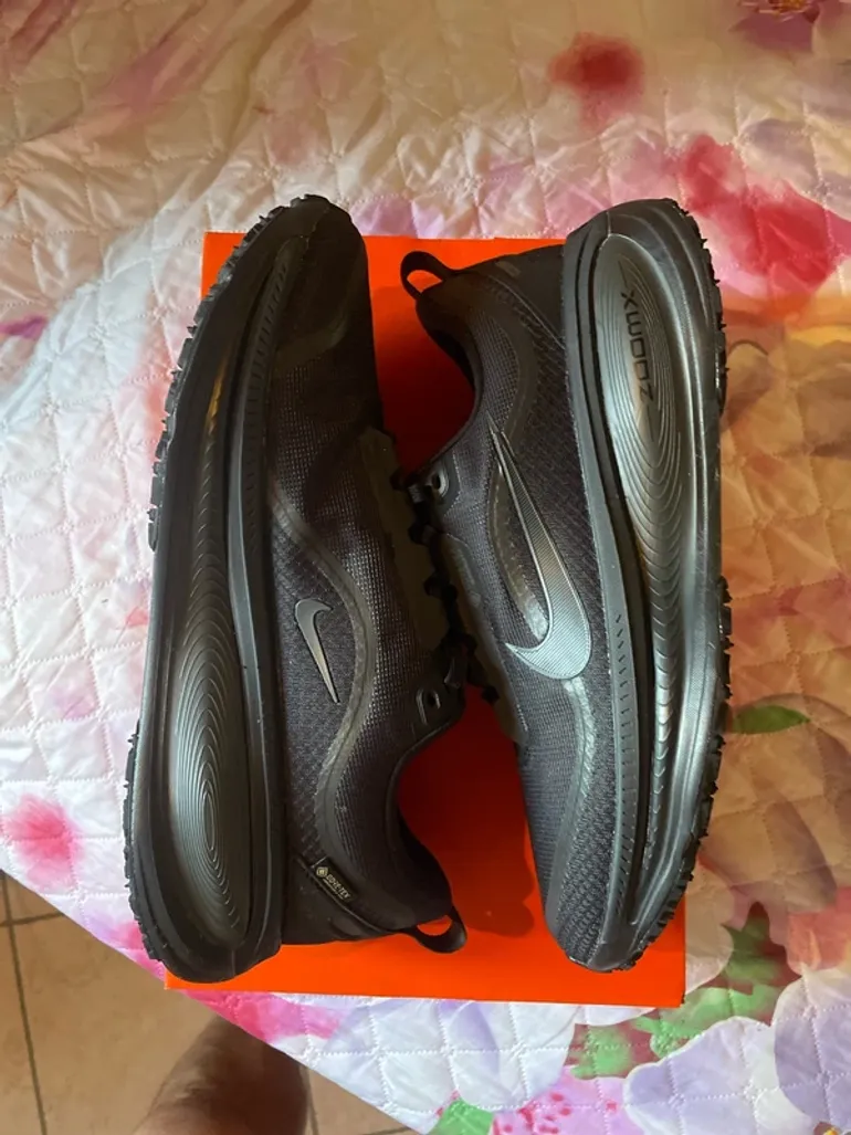 Brugt Nike Vomero 18 GTX bike — billede 1 af 11