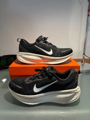 Used Nike Vomero 18 bike