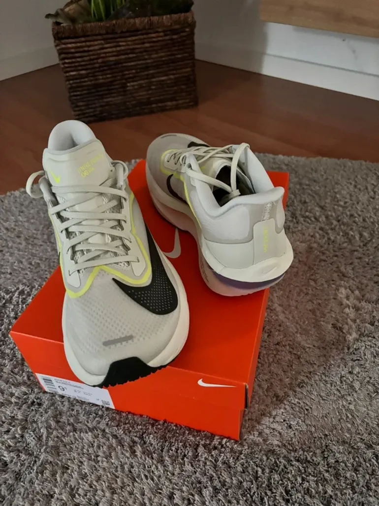 Used Nike Zoom Fly 6 bike — image 1 of 6