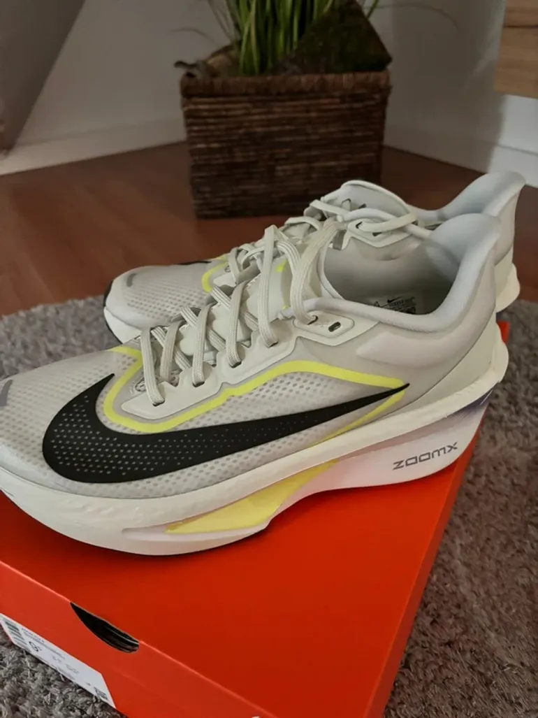 Used Nike Zoom Fly 6 bike — image 3 of 6