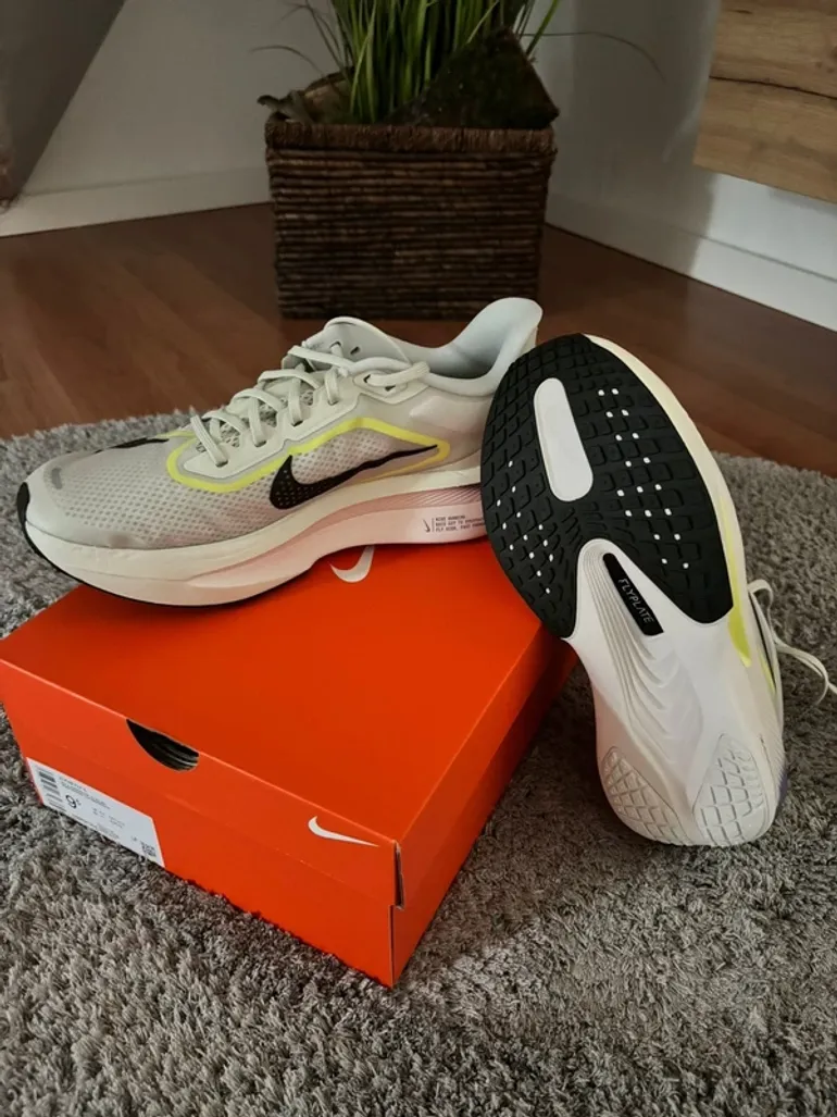 Used Nike Zoom Fly 6 bike — image 6 of 6