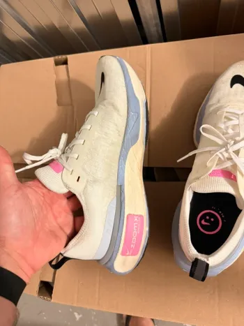 Used Nike Invincible Run 3 ZoomX Flyknit bike — image 6 of 6
