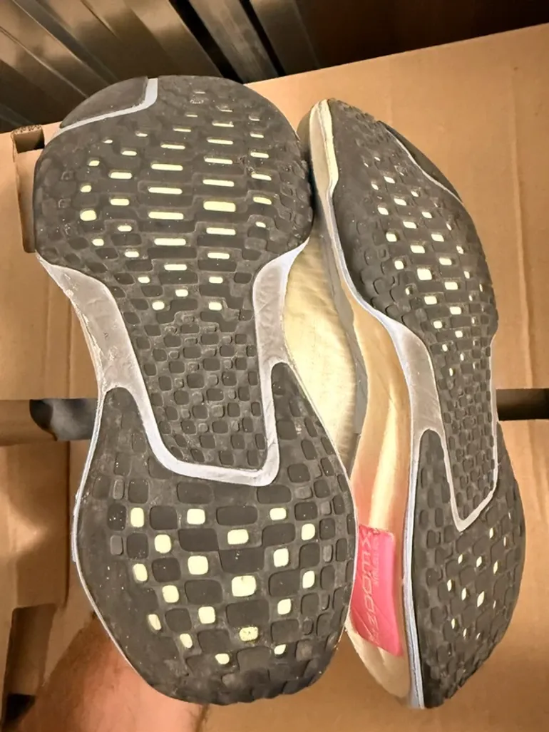 Used Nike Invincible Run 3 ZoomX Flyknit bike — image 5 of 6