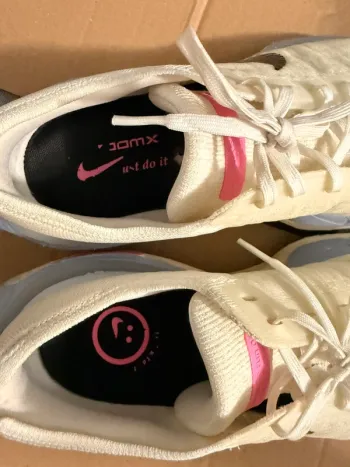 Used Nike Invincible Run 3 ZoomX Flyknit bike — image 3 of 6