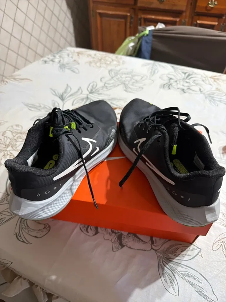 Used Nike running goretex bike — image 3 of 3