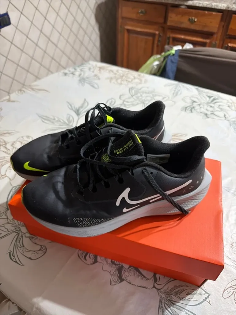 Used Nike running goretex bike — image 1 of 3