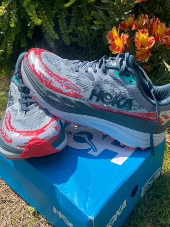 Used Hoka Trailrunning Shoes bike — image 2 of 3
