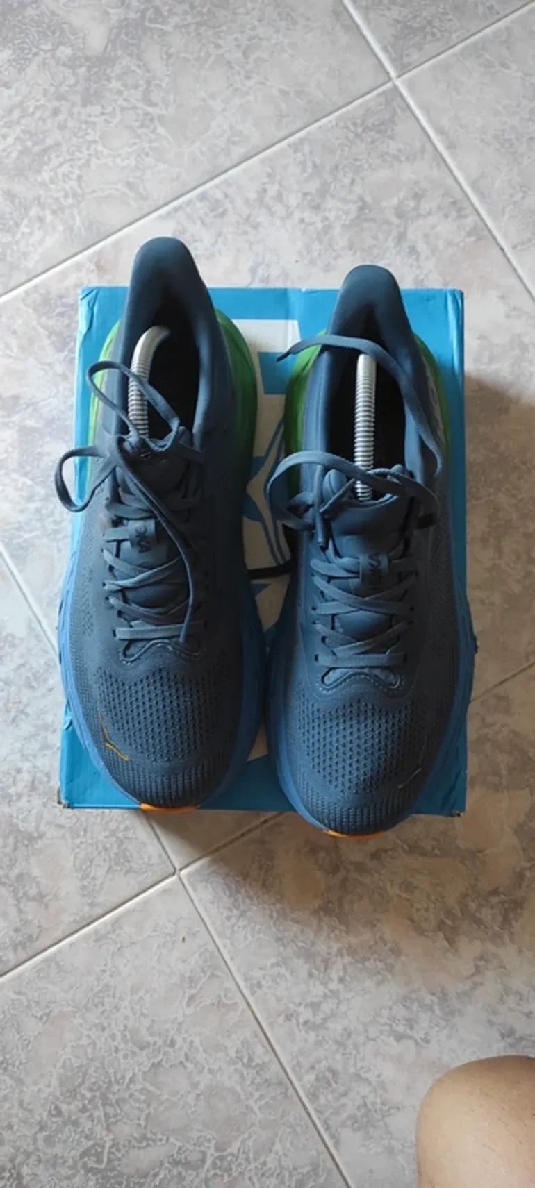 Used Hoka Arahi 7 bike — image 2 of 6