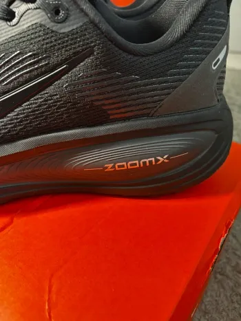 Used Ideal Nike Zoom Vomero 18 bike — image 7 of 10