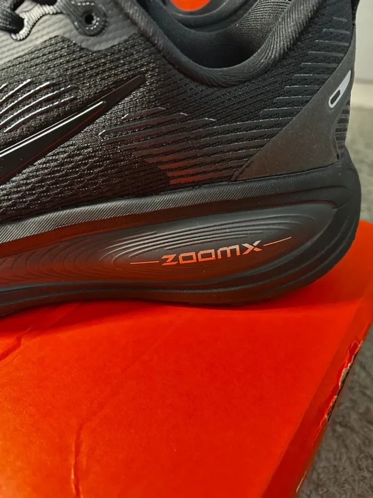 Used Ideal Nike Zoom Vomero 18 bike — image 7 of 10