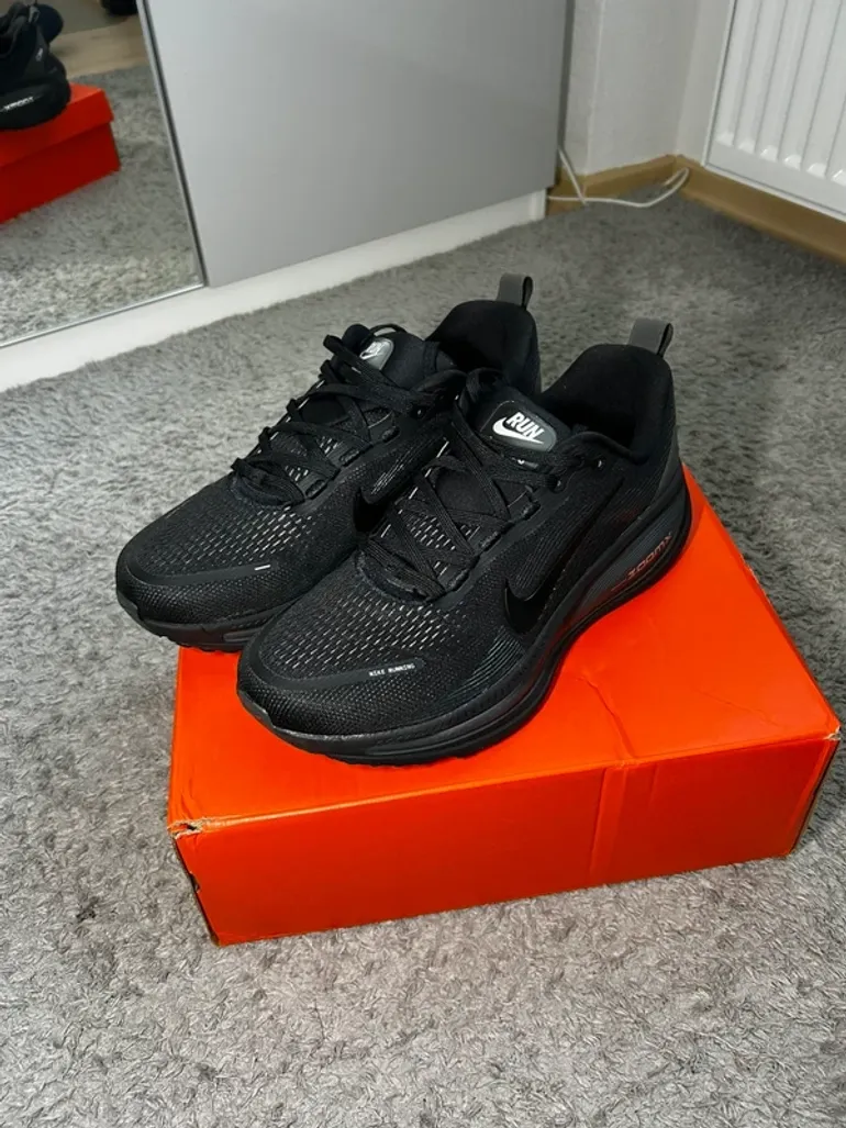 Used Ideal Nike Zoom Vomero 18 bike — image 1 of 10