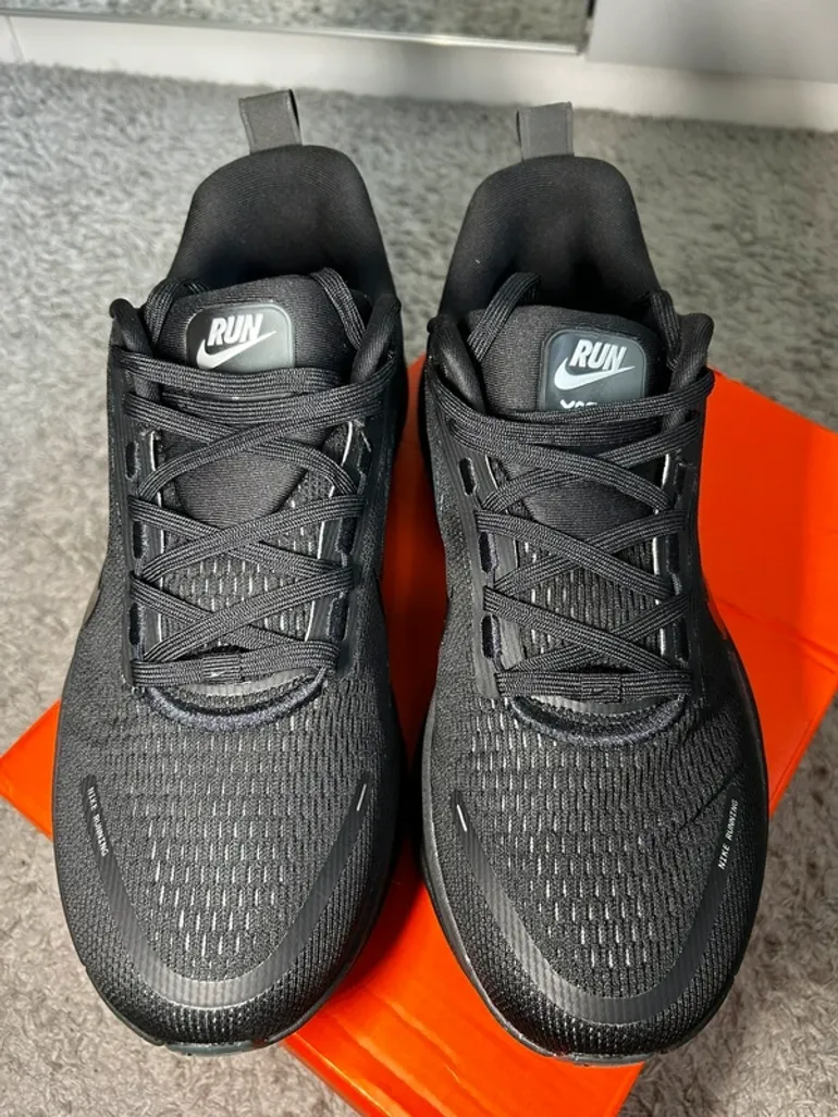 Used Ideal Nike Zoom Vomero 18 bike — image 2 of 10