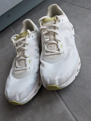 Used On Running On Sportschuhe weiß bike — image 3 of 4