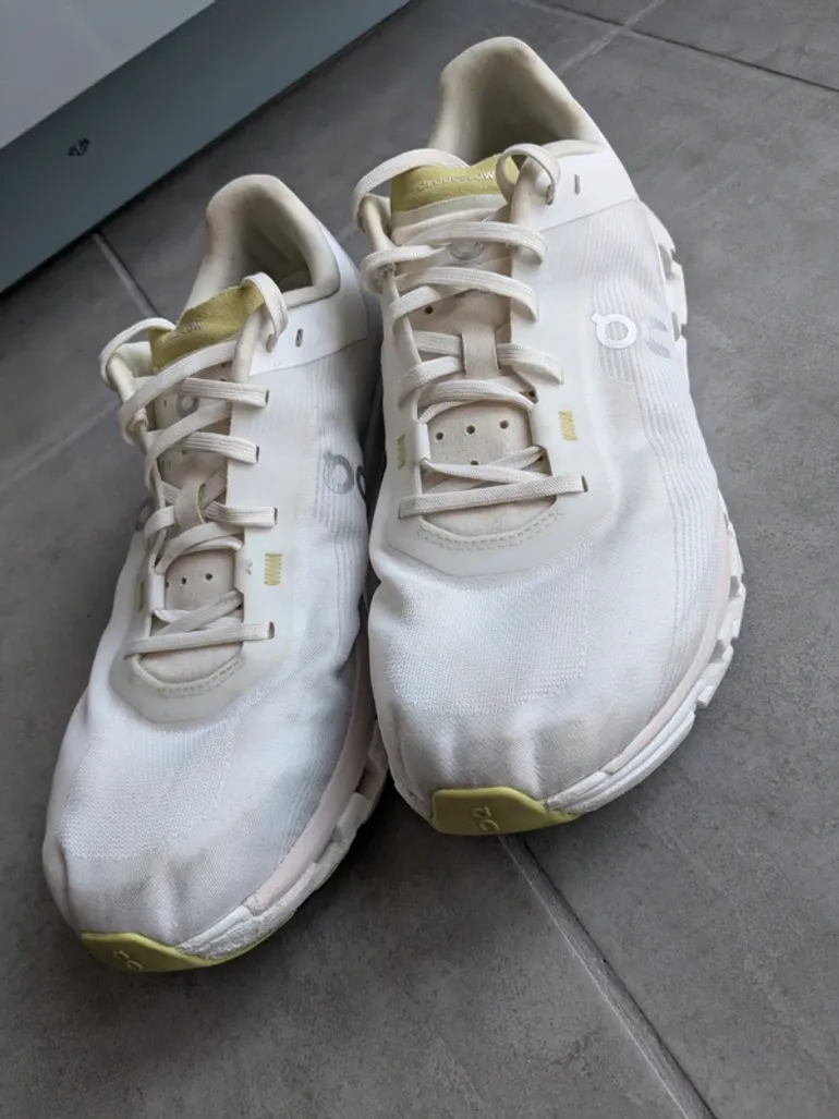 Used On Running On Sportschuhe weiß bike — image 3 of 4