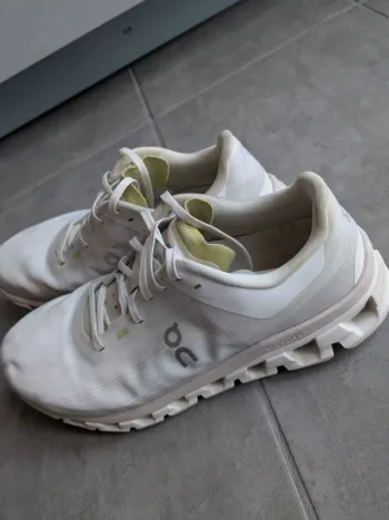 Used On Running On Sportschuhe weiß bike — image 4 of 4