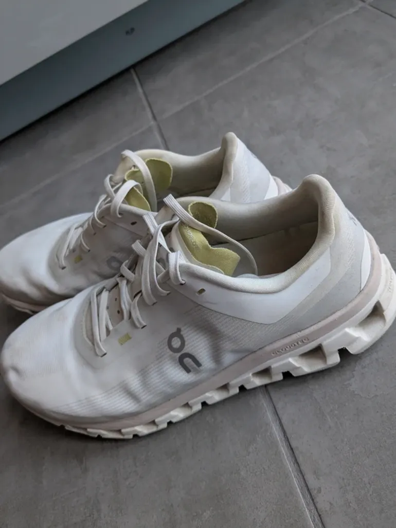 Used On Running On Sportschuhe weiß bike — image 4 of 4