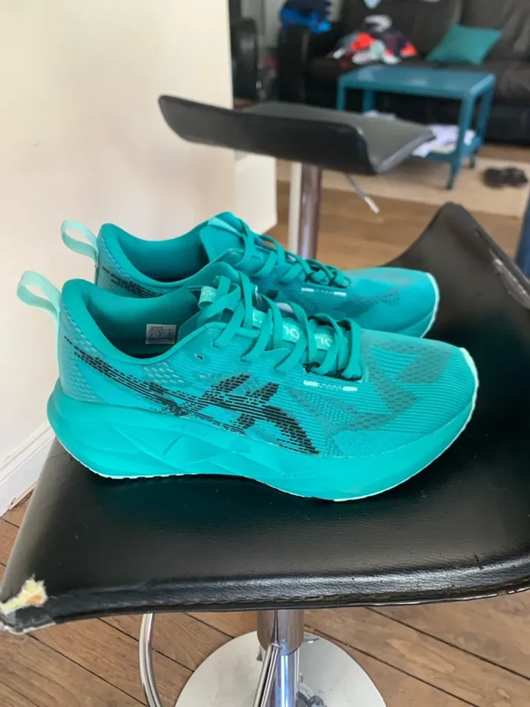 Used Asics Novablast 5 bike — image 1 of 5