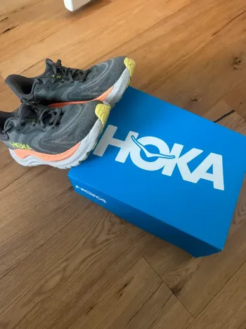 Used Hoka Arahi 8 bike — image 6 of 7