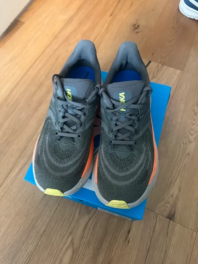 Used Hoka Arahi 8 bike — image 3 of 7