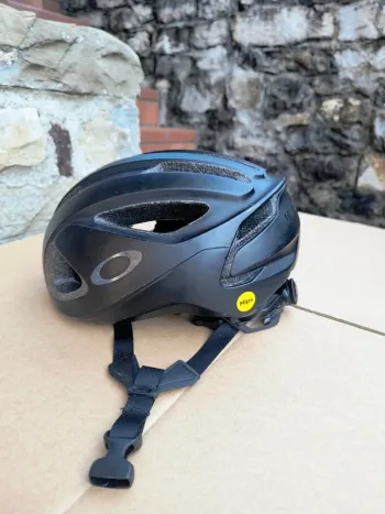 Used Oakley ARO3 MIPS bike — image 2 of 6