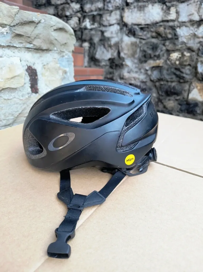 Used Oakley ARO3 MIPS bike — image 2 of 6