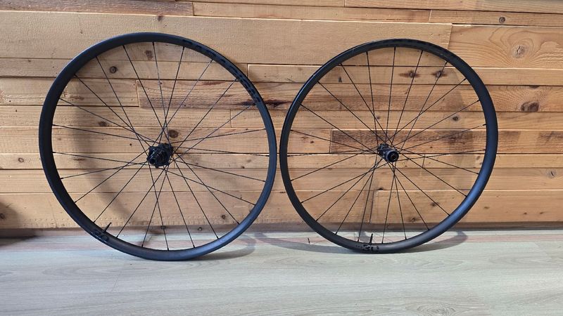 Gebrauchtes Bontrager Paradigm Pro 30 TLR Disc Road Wheel 2026 Wheels