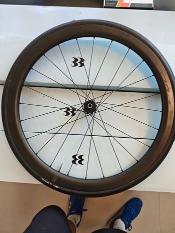 Used Fulcrum Wind 42 Carbon Disc Wheelset bike — image 2 of 3