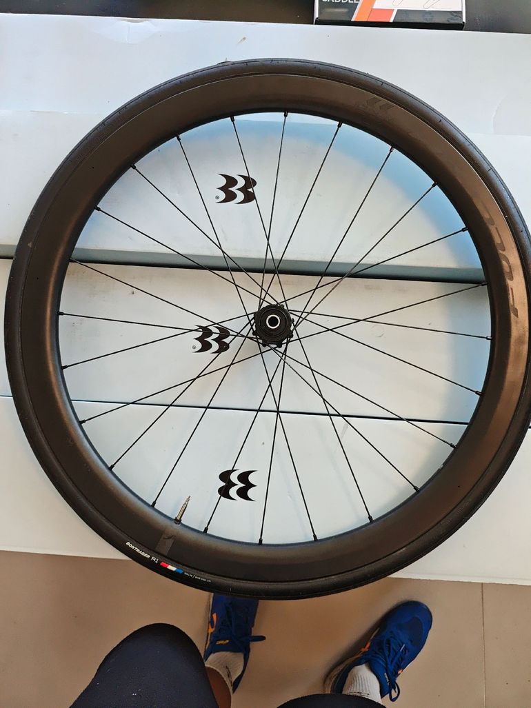 Used Fulcrum Wind 42 Carbon Disc Wheelset bike — image 2 of 3