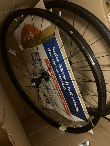 Used Mavic XM 430 29" 32 Hole Deore XT HB-M8010-B Centerlock Boost bike
