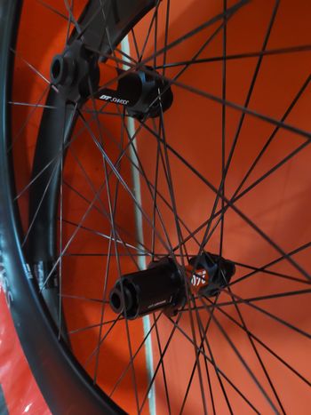 Used Dt Swiss ARC 1400 DICUT 62 Carbon Disc Wheelset 2025 bike — image 2 of 4