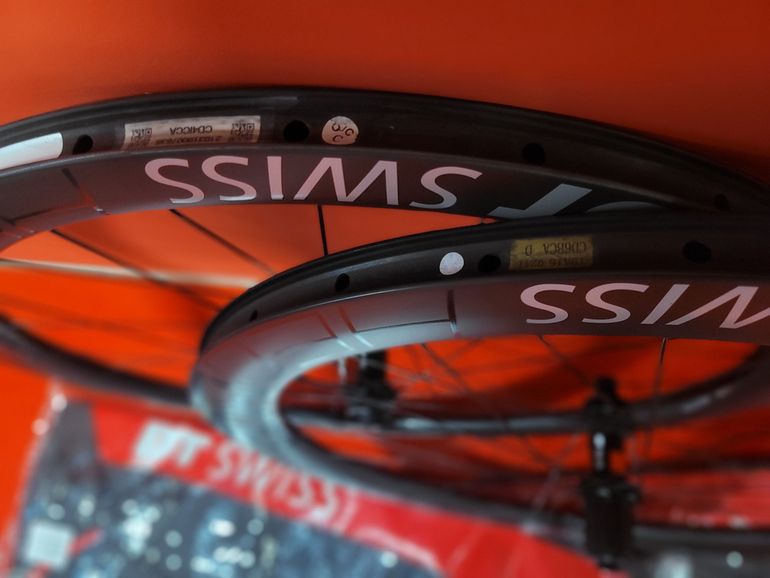 Used Dt Swiss ARC 1400 DICUT 62 Carbon Disc Wheelset 2025 bike — image 3 of 4