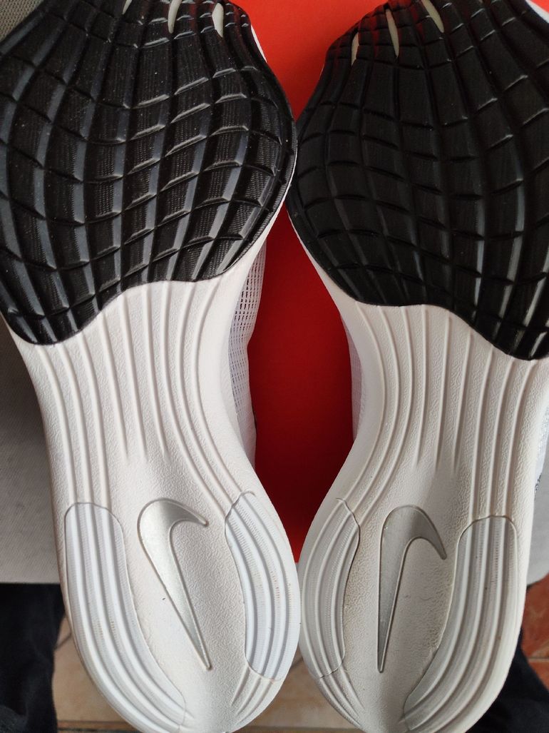 Used Nike ZoomX Vaporfly Next 2 bike — image 6 of 10