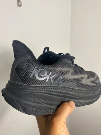 Used Premium Clifton 9 GoreTex bike — image 2 of 14