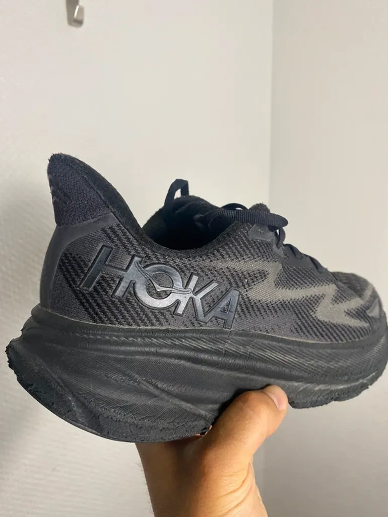 Used Premium Clifton 9 GoreTex bike — image 2 of 14