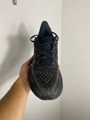 Used Premium Clifton 9 GoreTex bike — image 3 of 14