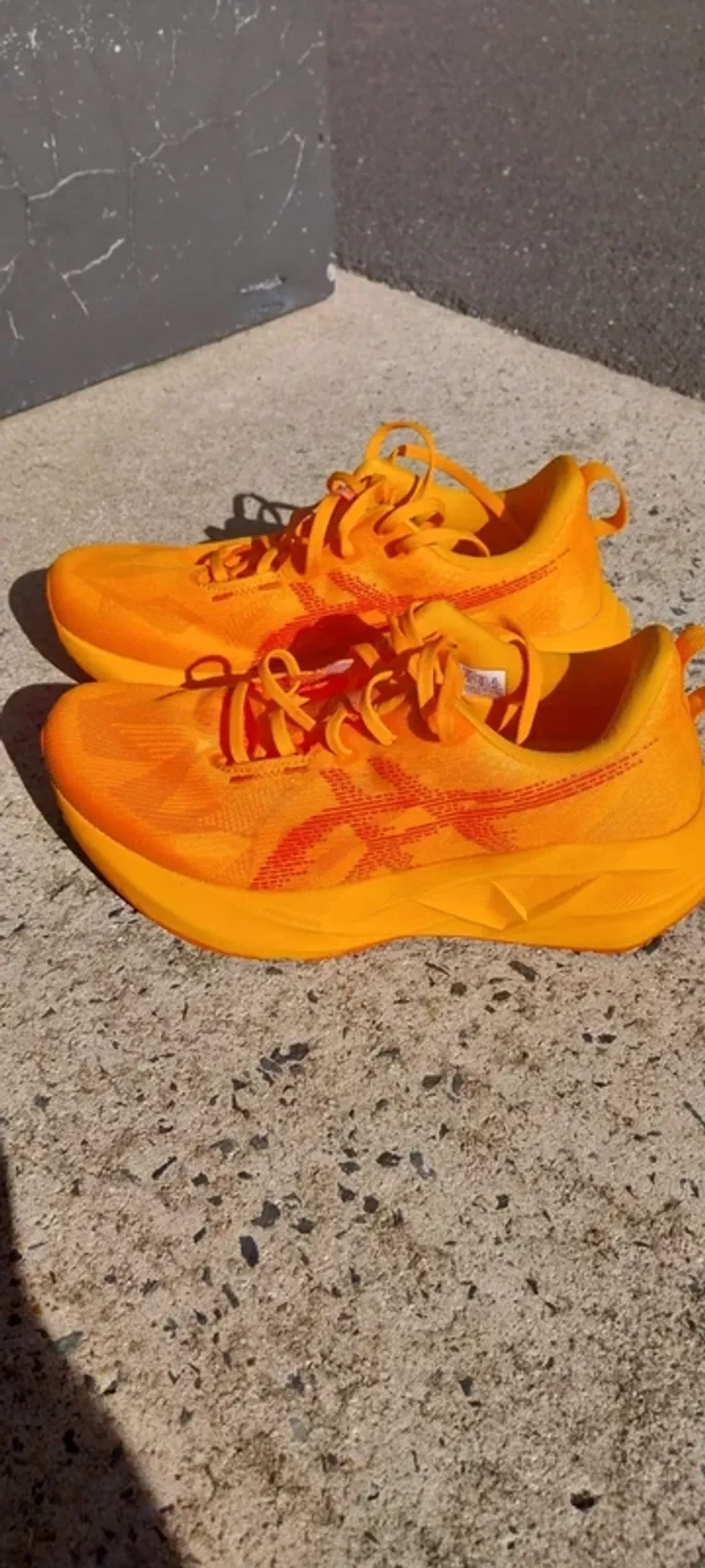 Brugt Asics Novablast 5 bike — billede 1 af 6