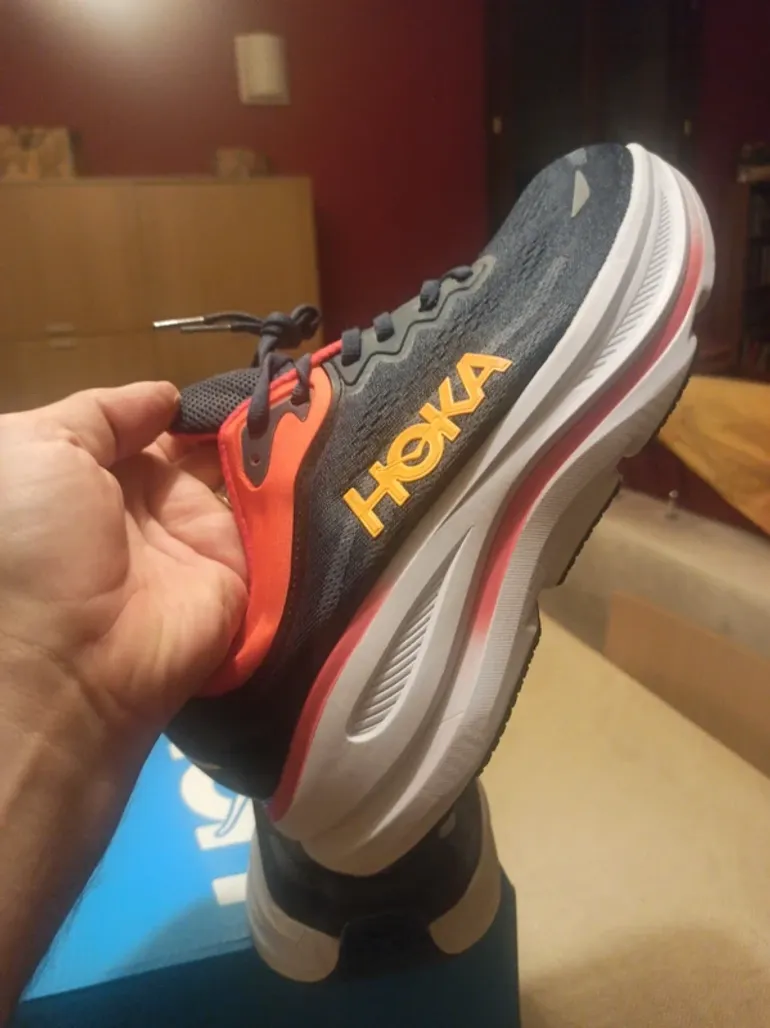 Used Hoka Bondi 9 Wide bike — image 2 of 10