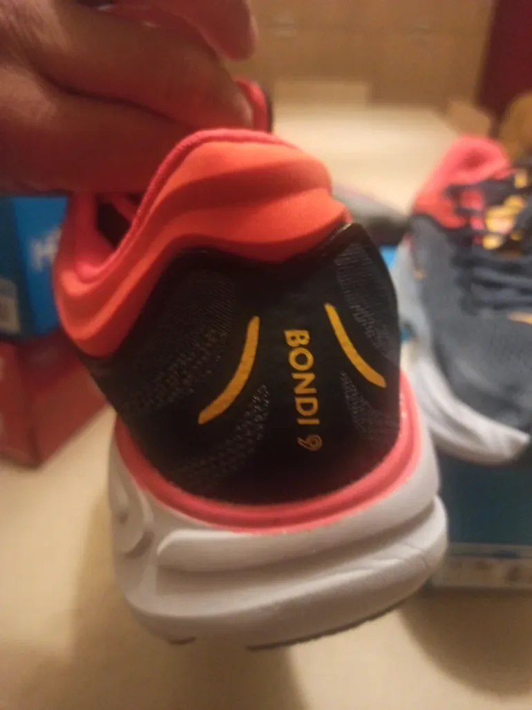 Used Hoka Bondi 9 Wide bike — image 6 of 10