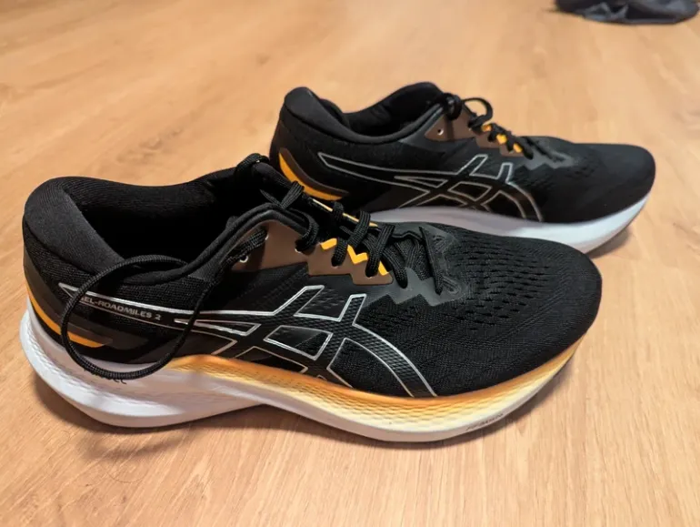 Used Asics Gel Roadmiles 2 bike — image 1 of 6