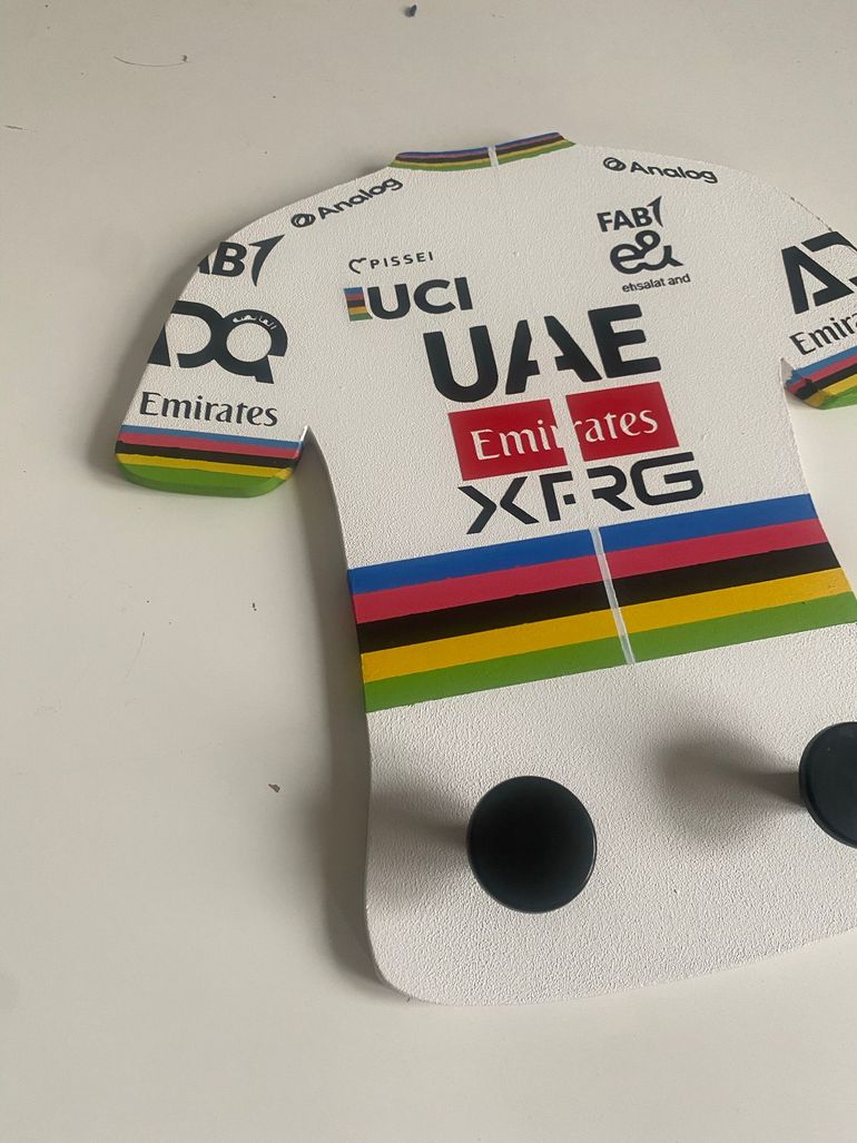 Brugt sans marque Porte-manteau maillot Tadej Pogačar Arc-en-Ciel 2026 bike — billede 3 af 9