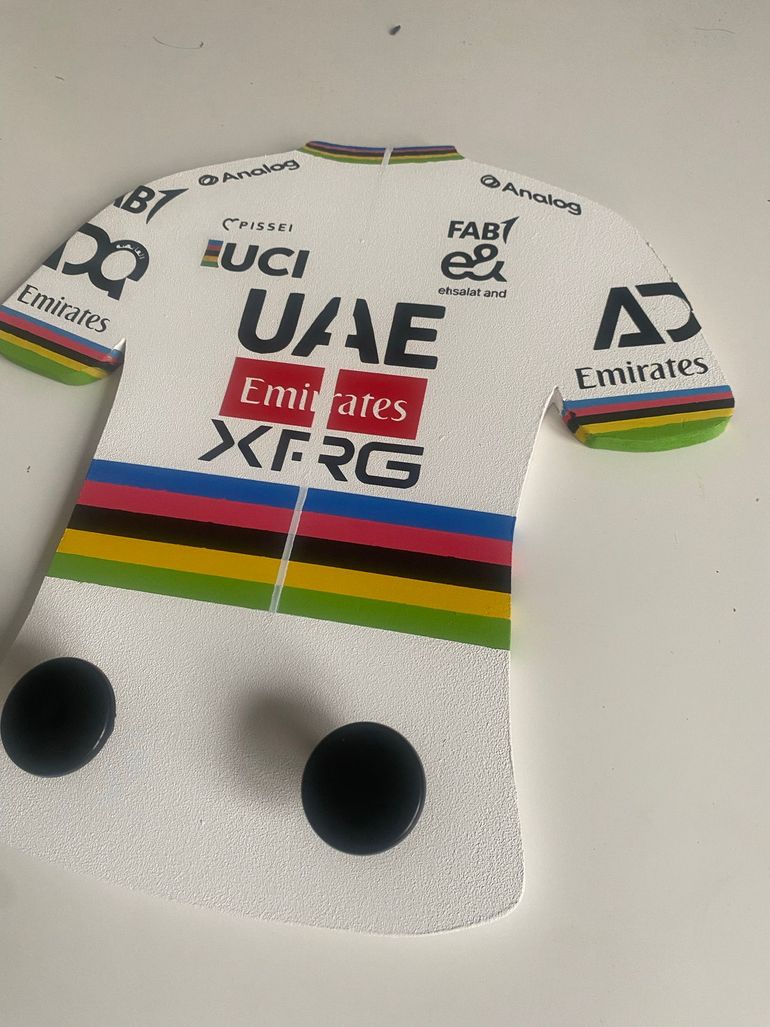 Brugt sans marque Porte-manteau maillot Tadej Pogačar Arc-en-Ciel 2026 bike — billede 2 af 9