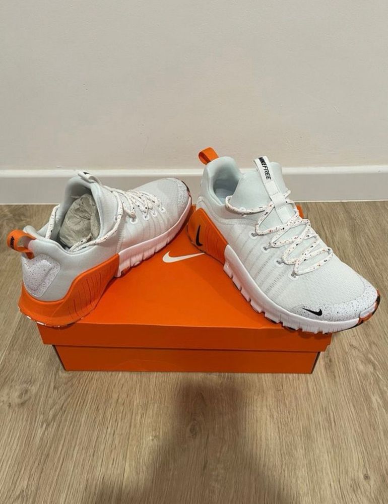 Käytetty Nike Free Metcon 6 White/Safety Orange 2026 bike — kuva 2 / 8