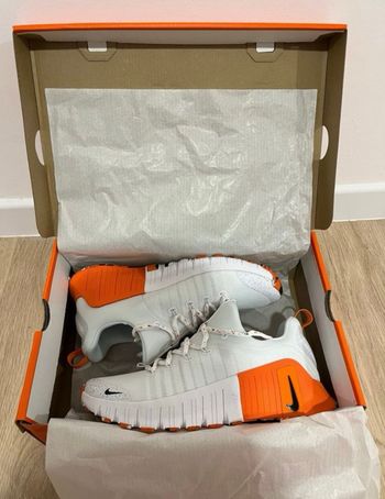Käytetty Nike Free Metcon 6 White/Safety Orange 2026 bike — kuva 3 / 8
