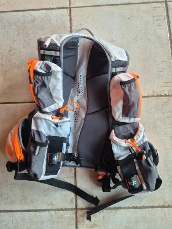 Brugt Zipp Raidlight Ultra Vest Olmo 12L bike — billede 2 af 4