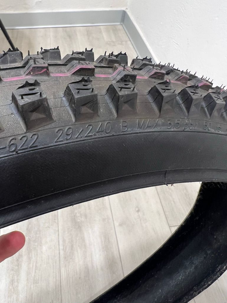 Used Schwalbe tacky chan bike — image 4 of 6