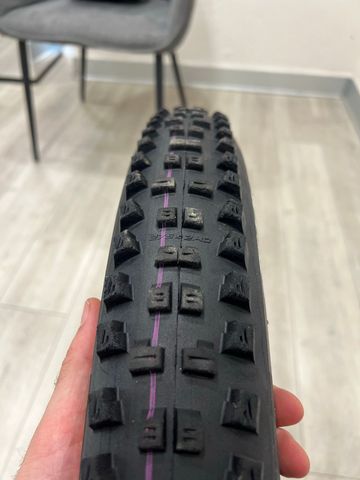 Schwalbe tacky chan bike usato — immagine 2 di 6