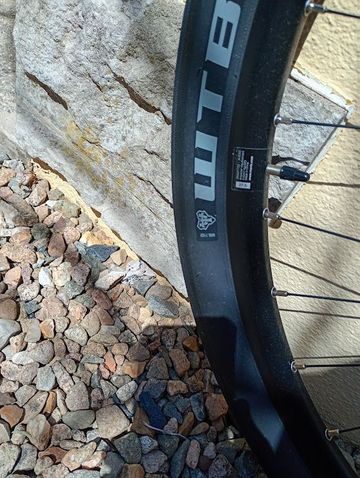 Used Mavic GRAVEL 650B Wheels bike — image 5 of 6