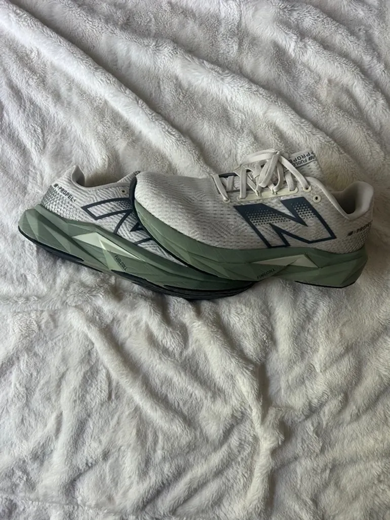 Used New Balance FuelCell Propel v5 bike — image 1 of 5