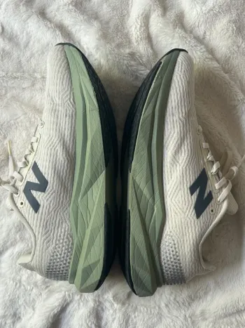 Used New Balance FuelCell Propel v5 bike — image 3 of 5