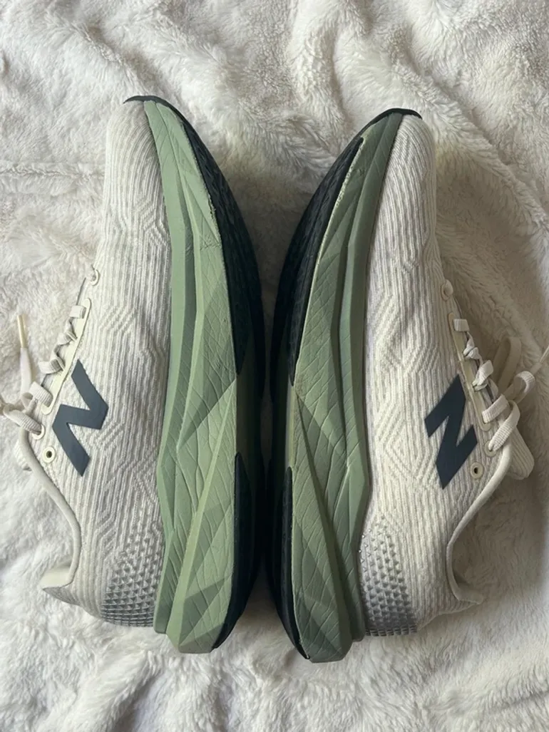 Used New Balance FuelCell Propel v5 bike — image 3 of 5